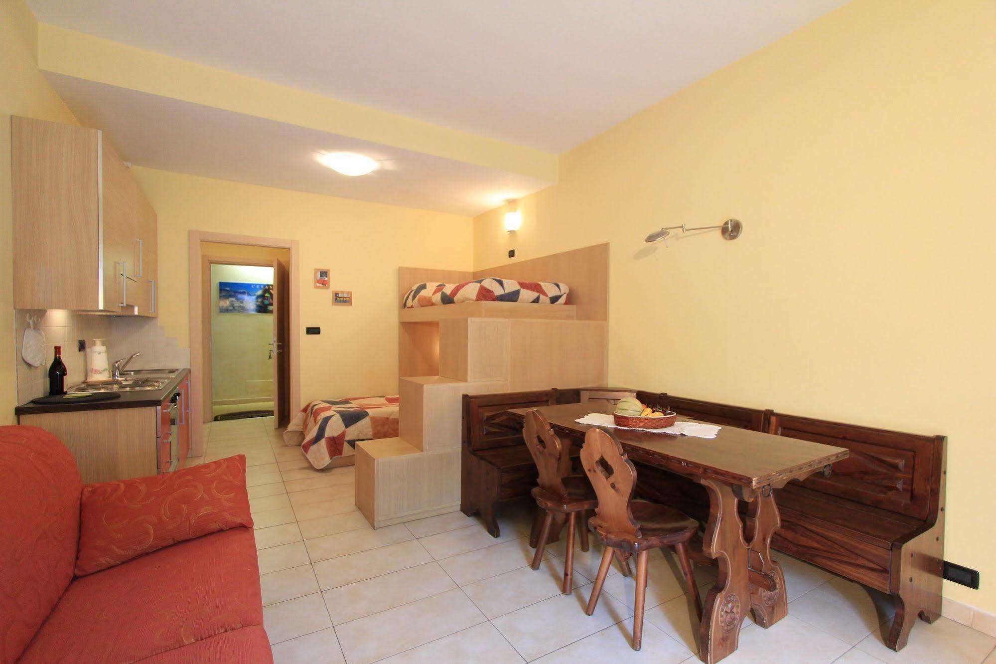 Residence Albergian Праджелато Екстериор снимка